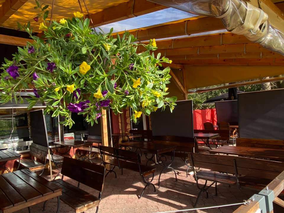 Pizzeria Pod Łabędziem restauracja z pizzą polską