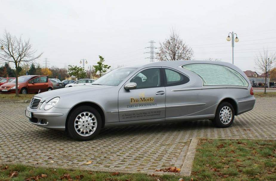 samochód zakładu pogrzebowego Pro Morte