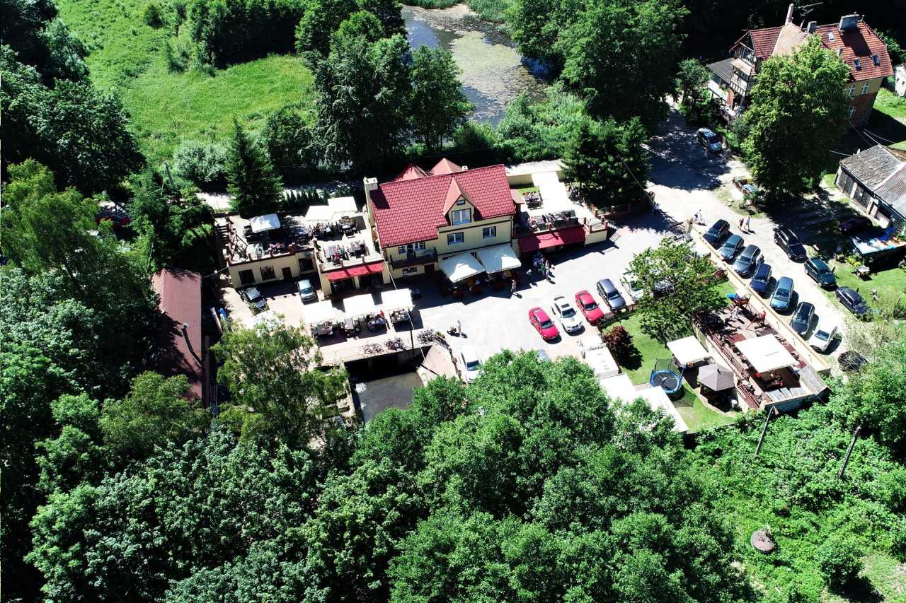 restauracja z zewnątrz