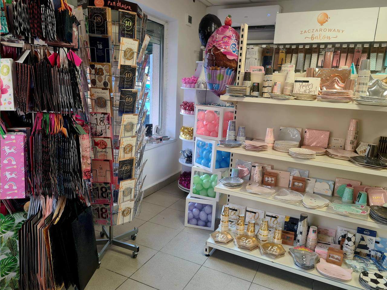 opakowanie prezentowe, kartki okolicznościowe