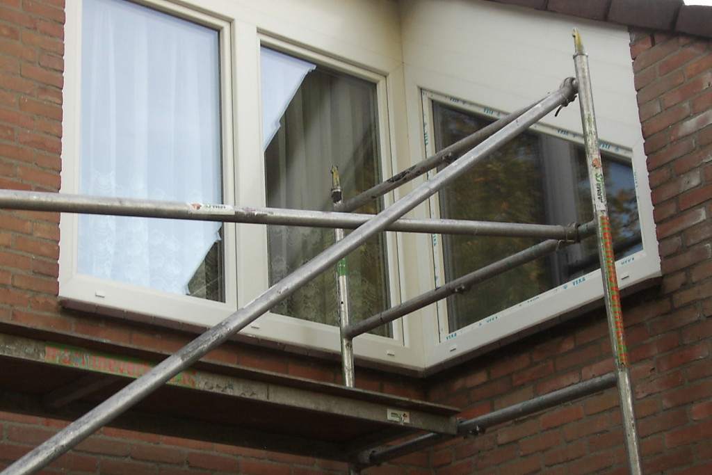 okna PCV, okna drewniane, okna aluminiowe, parapety, drzwi, bramy, rolety wewnętrzne