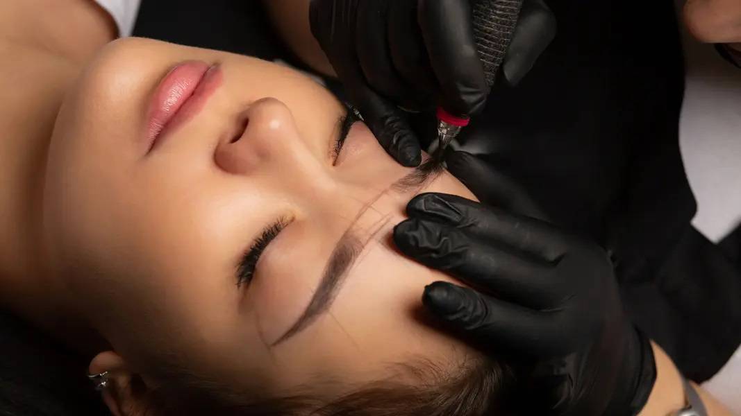 makijaż permanentny brwi