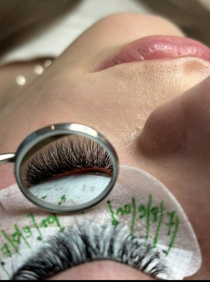 przedłużanie rzęs