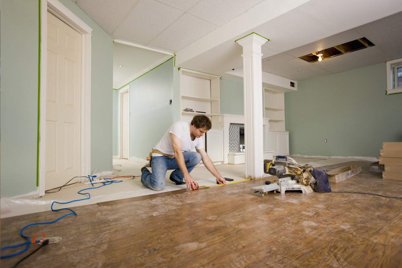 zakładanie paneli podłogowych