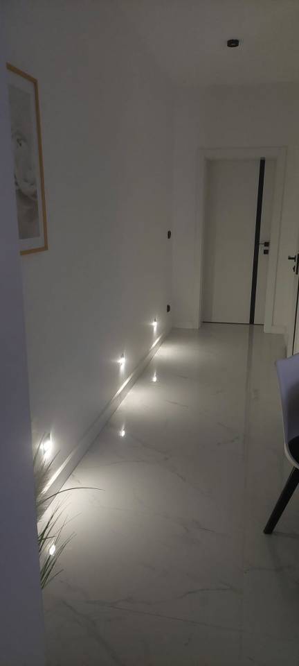 układanie paneli podłogowych