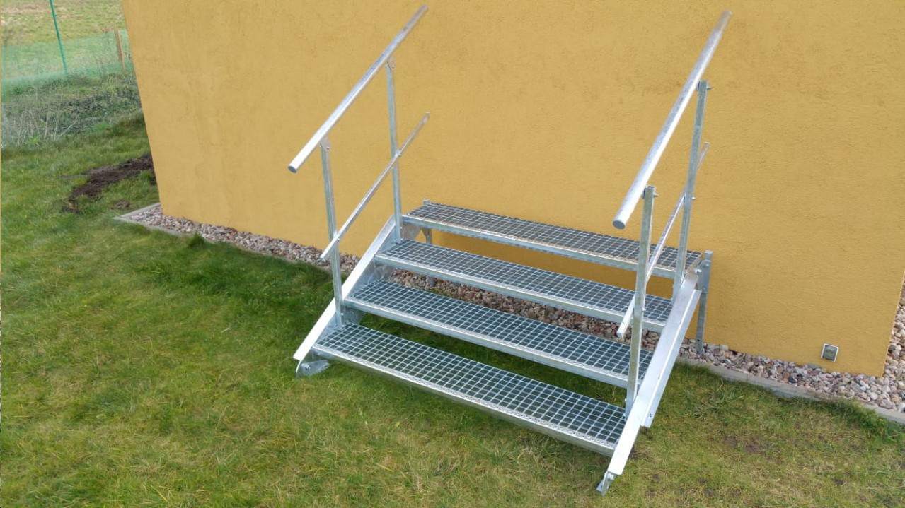 schody metalowe z barierkami
