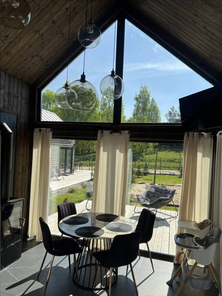 domki z widokiem na jezioro