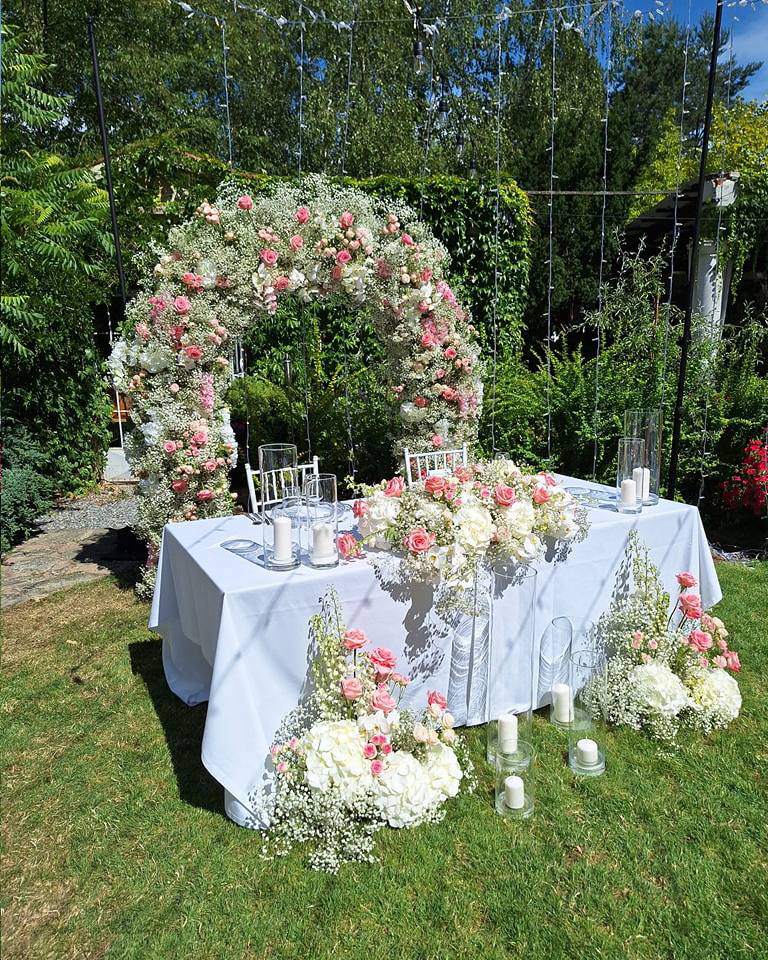 dekoracje kwiatowe na wesele