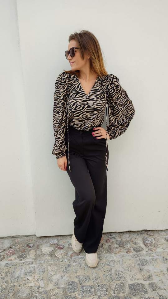 Spodnie z wysokim stanem i szerokimi nogawkami czarne