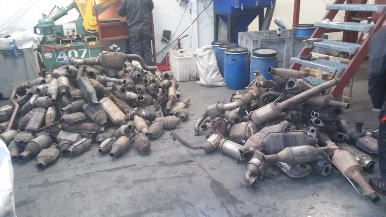 katalizatory samochodowe