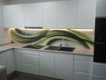 panel szklany w kuchni