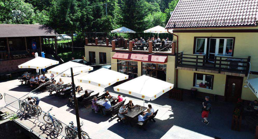 restauracja z zewnątrz