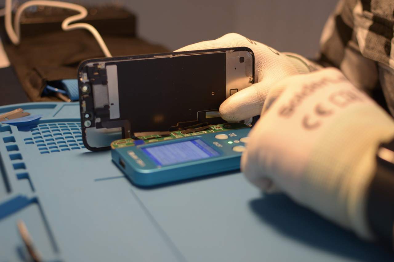 naprawa gniazda ładowania