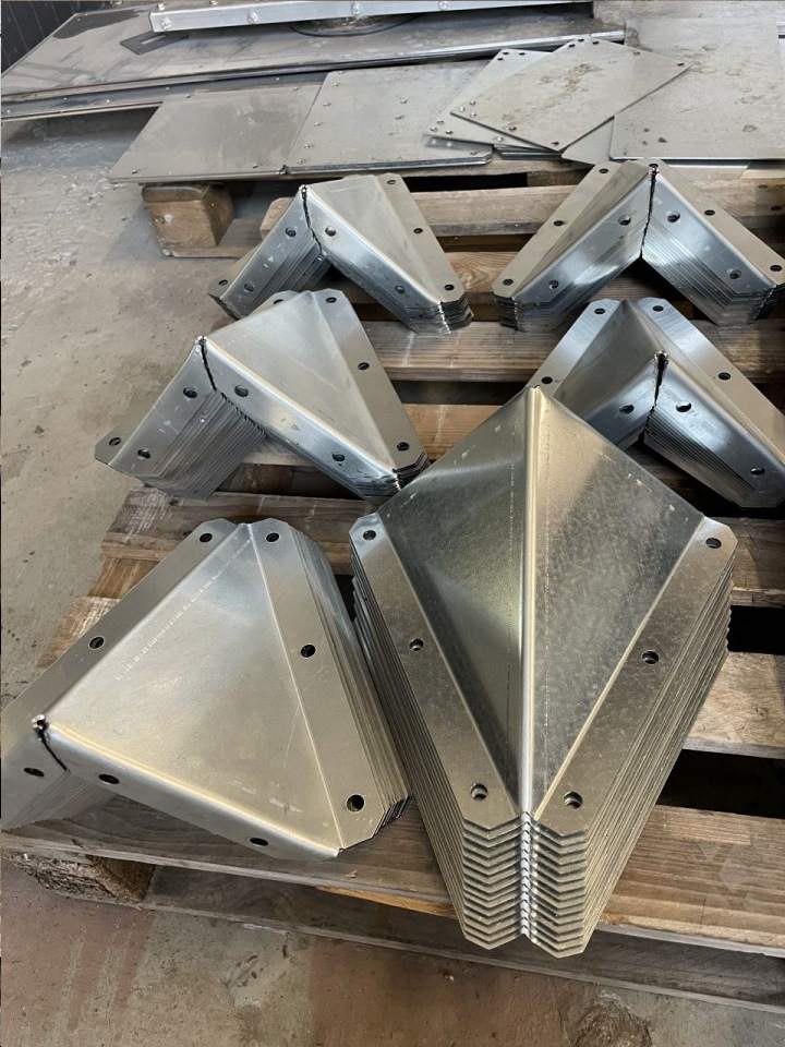 konstrukcje stalowe, usługi spawalnicze, spawanie, laserowe cięcie blach