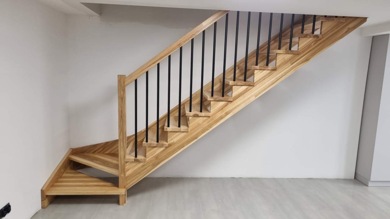 montaż schodów drewnianych