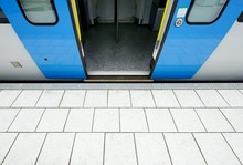 drzwi do pojazdów szynowych