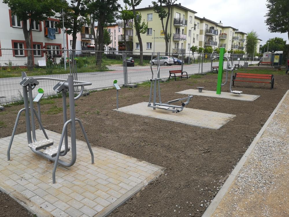 certyfikowany plac zabaw, wyposażenie placów zabaw, urządzenia edukacyjne na plac zabaw