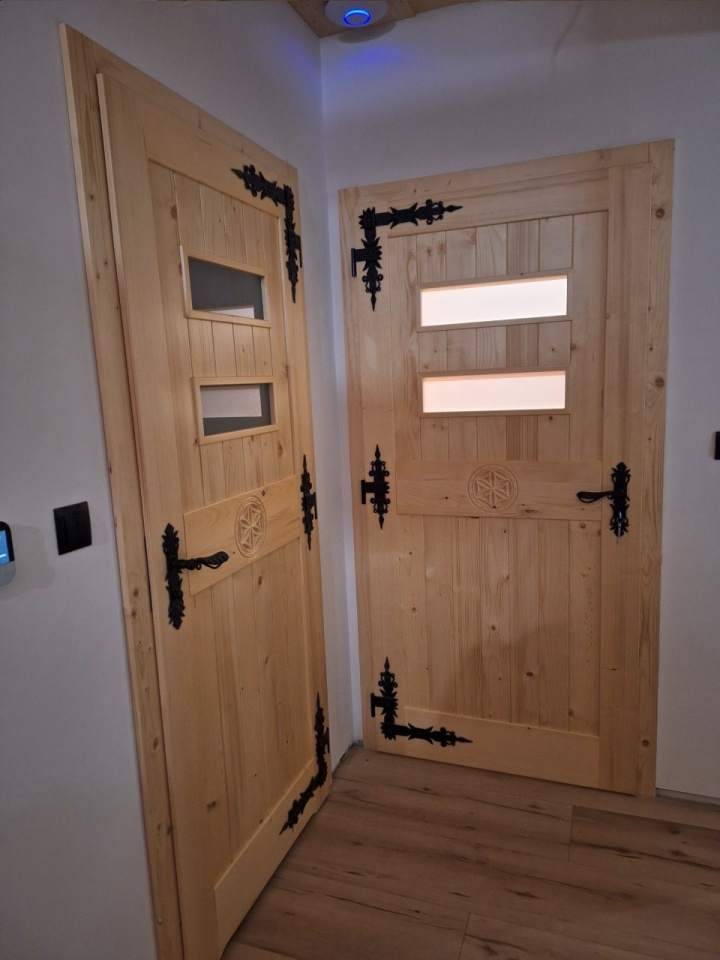 drzwi drewniane