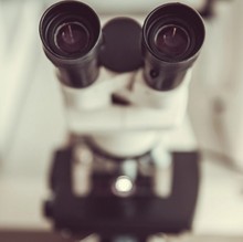 leczenie kanałowe pod mikroskopem