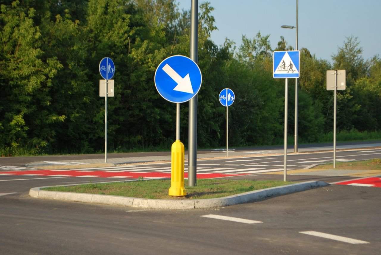 Kompleksowy montaż oznakowania pionowego