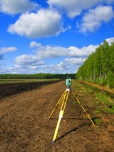 pomiary geodezyjne w terenie