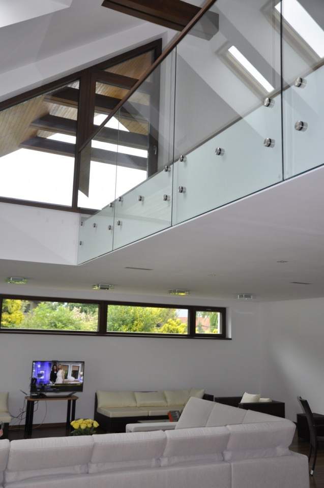 balustrada szklana w domu