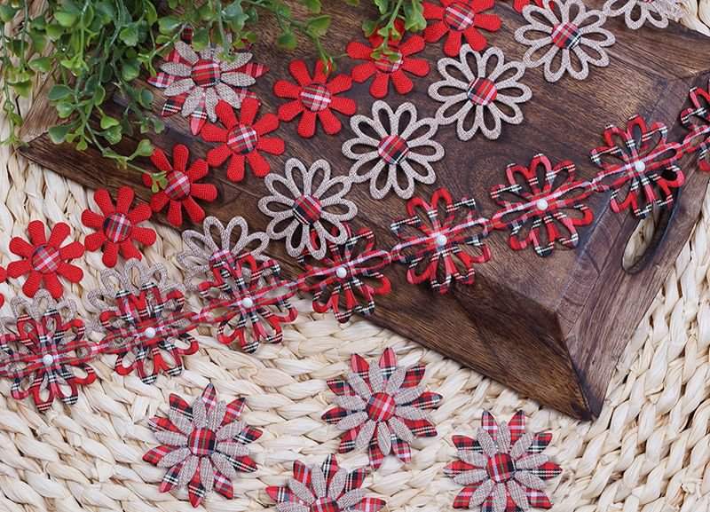 Kwiatki z imitacji lnu naturalnego i czerwonego