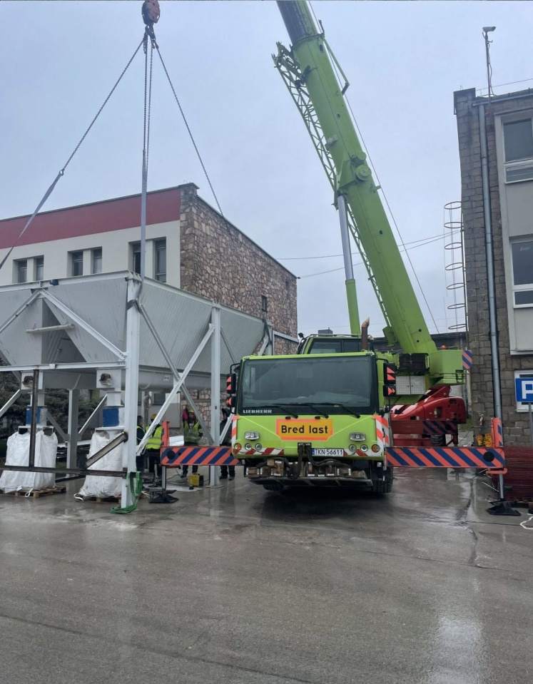 wynajem dźwigów, dźwigi samochodowe