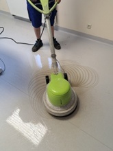 maszynowe czyszczenie wykładzin PCV