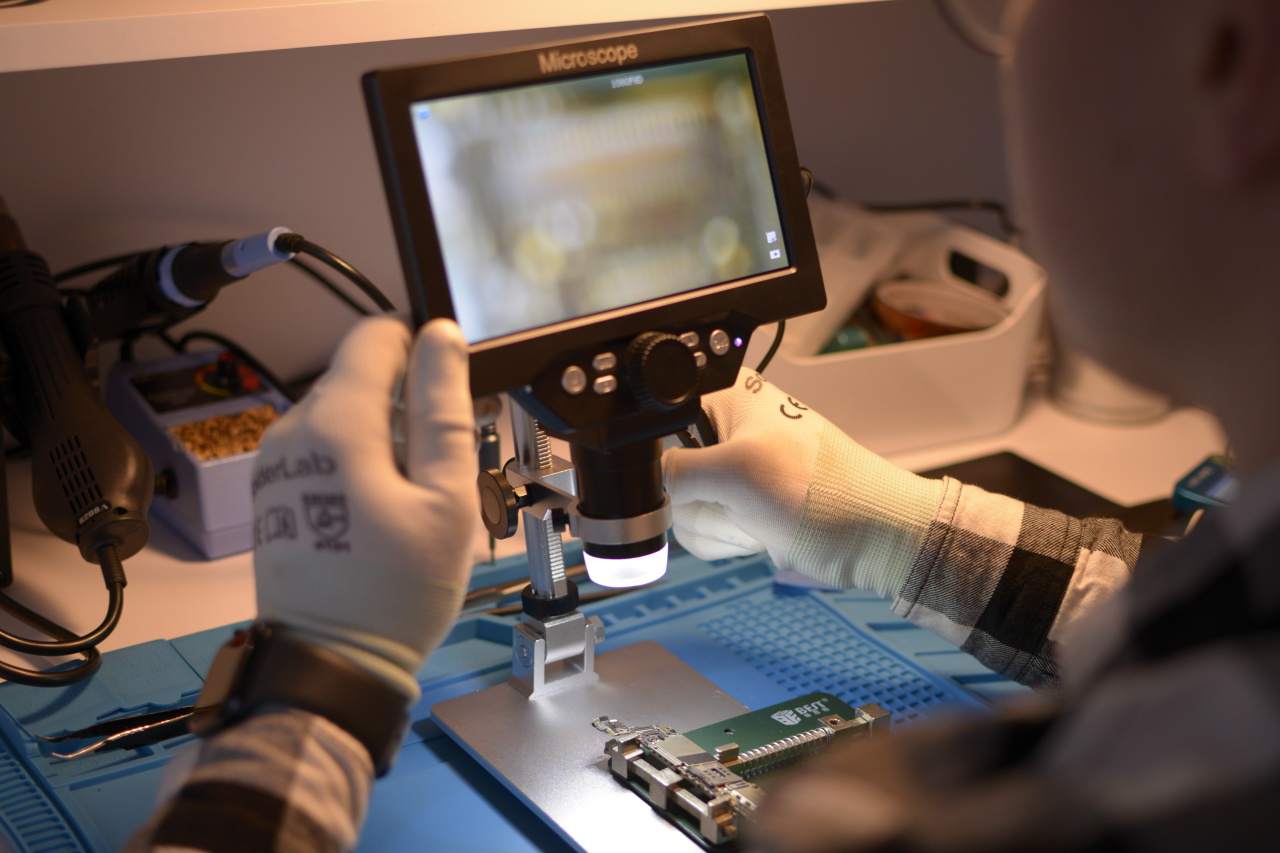 wymiana etui w telefonie