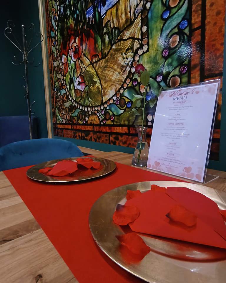 stoliki w restauracji