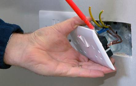 hurtownia elektrotechniczna, gniazdka, żarówki, oświetlenie, listwy ledowe, klimatyzacja,