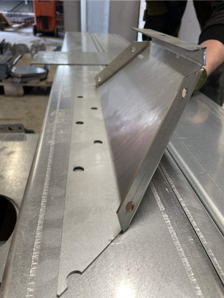 konstrukcje stalowe, usługi spawalnicze, spawanie, laserowe cięcie blach