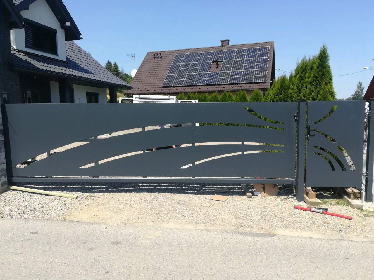 montaż bramy przesuwnej