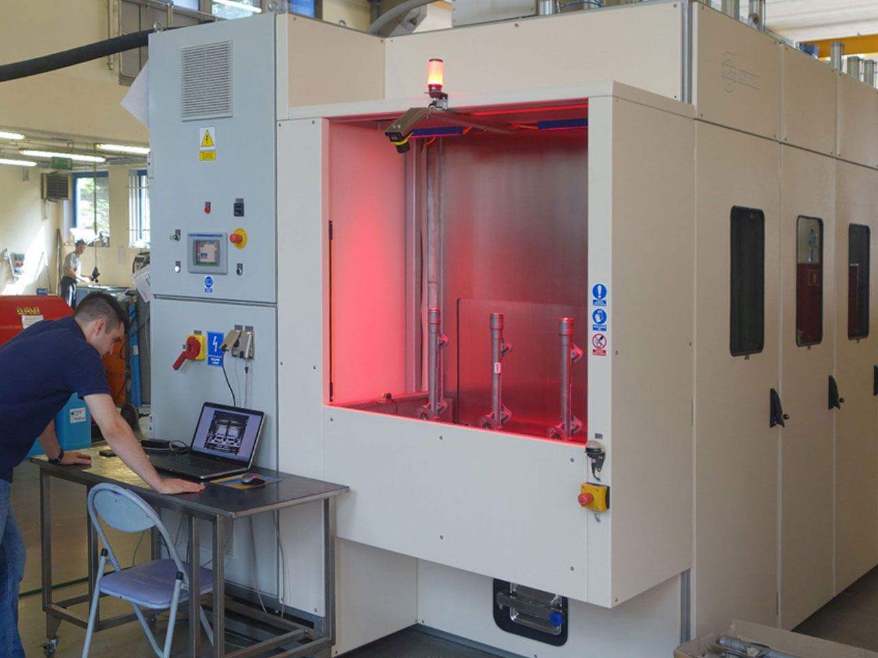 myjnia ultradźwiękowa z destylarką próżniową do medium myjącego, mycie w ultradźwiękach