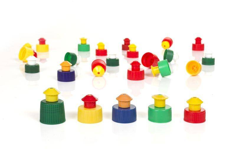 nakrętki plastikowe