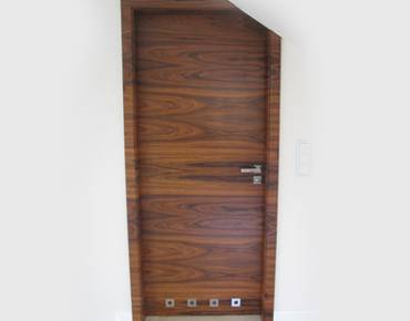 drewniane drzwi