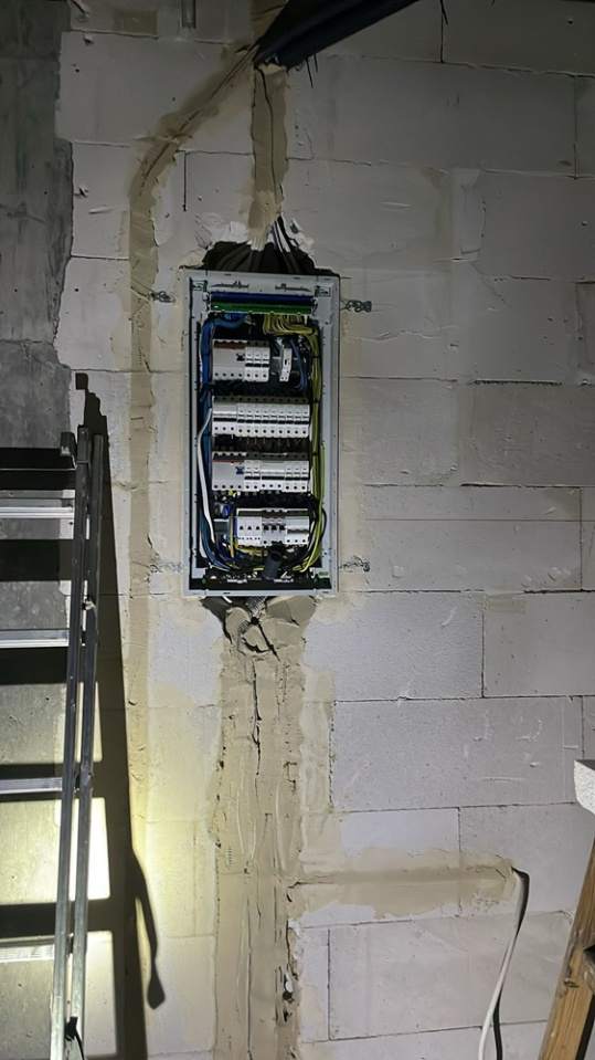 montaż instalacji elektrycznych
