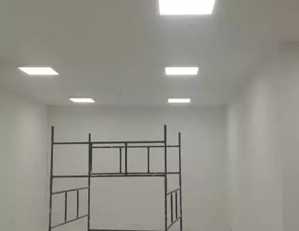 montaż oświetlenia