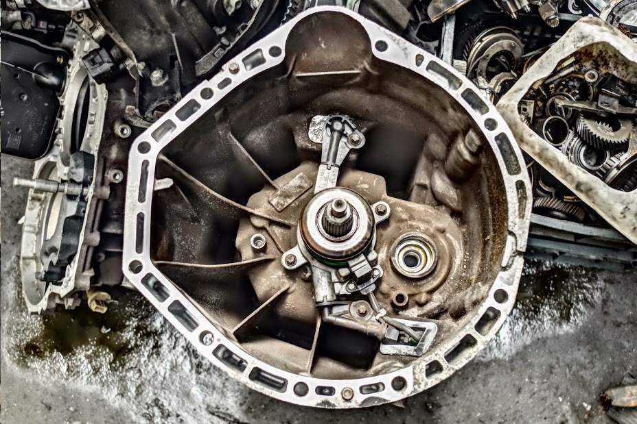 skrzynie biegów, serwis skrzyń biegów, naprawa skrzyń biegów, wymiana oleju w skrzyni biegów