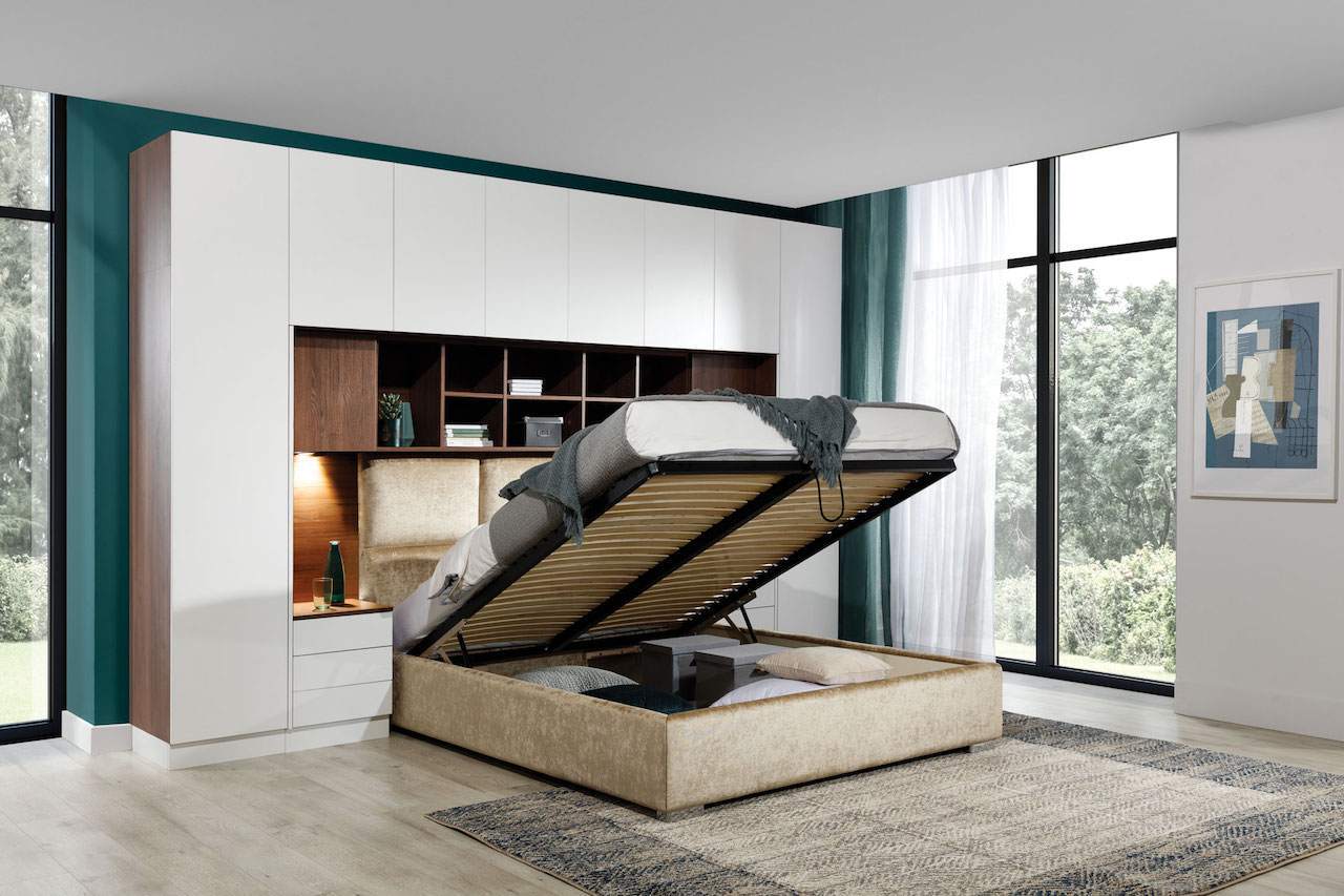 sypialnia z łóżkiem