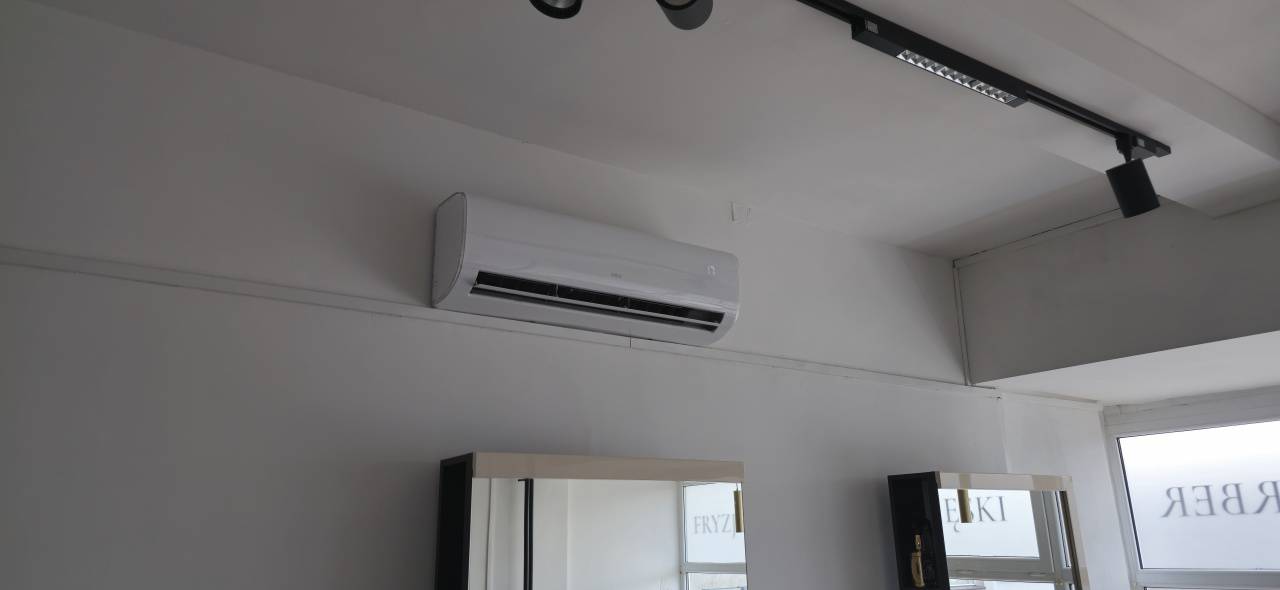 instalowanie klimatyzatorów