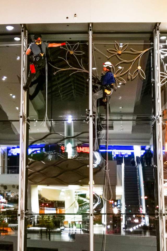 montaż dekoracji na wysokościach