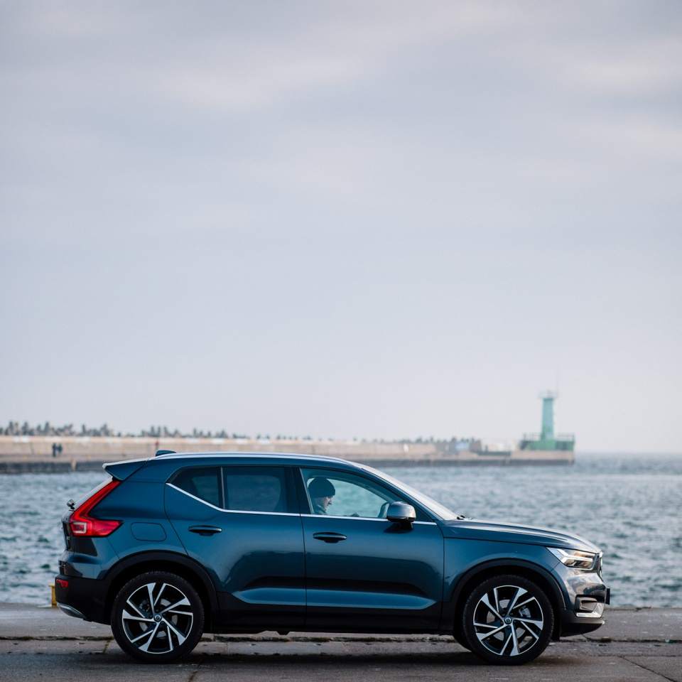 sprzedaż samochodów osobowych