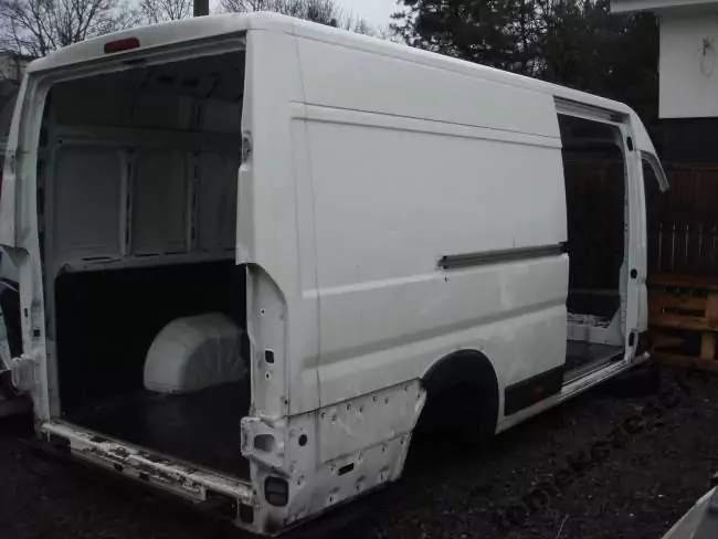 Sprzedaż części samochodowych