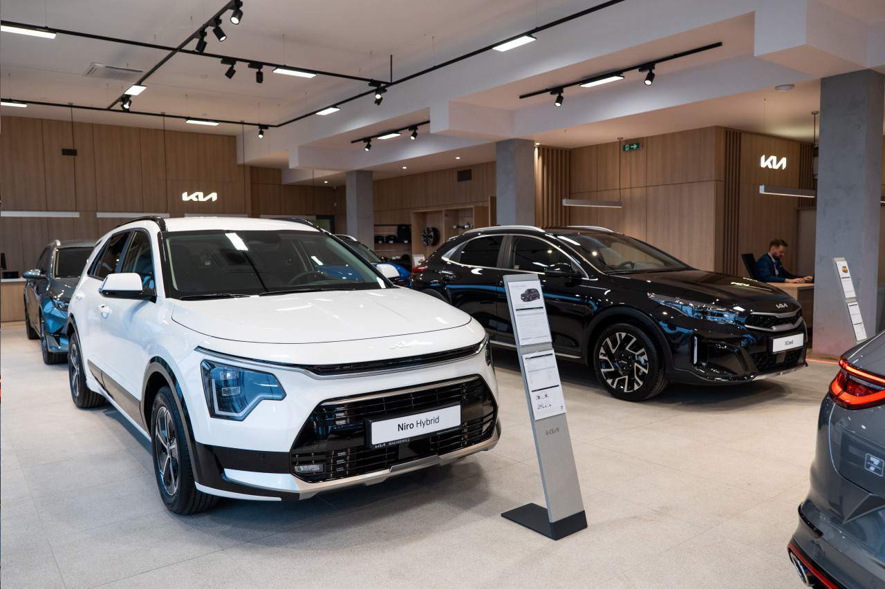 sprzedaż samochodów