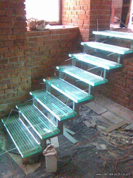 produkcja szklanych schodów