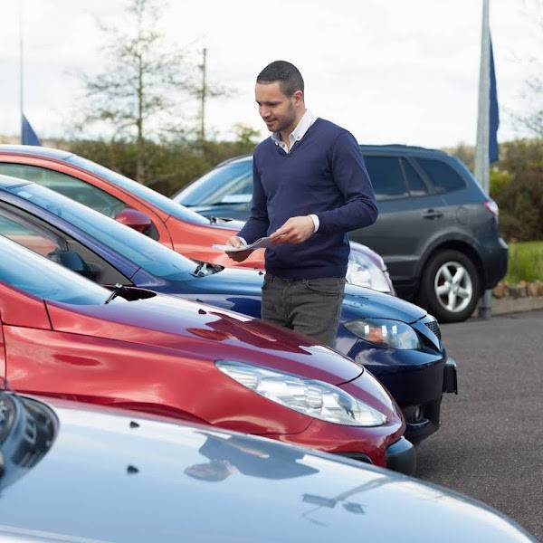 sprzedaż samochodów używanych