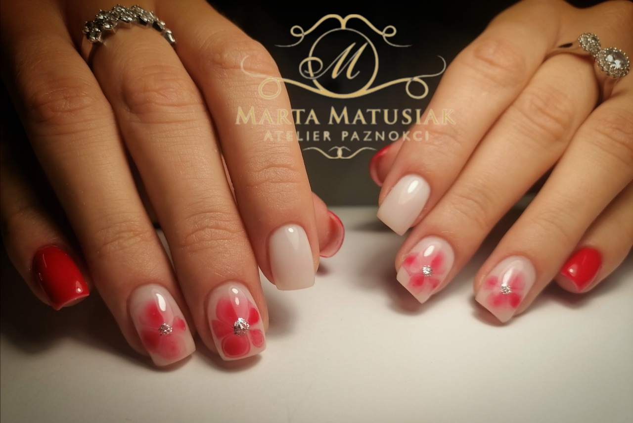 manicure żelowy
