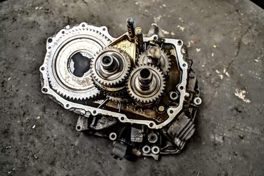 skrzynie biegów, serwis skrzyń biegów, naprawa skrzyń biegów, wymiana oleju w skrzyni biegów